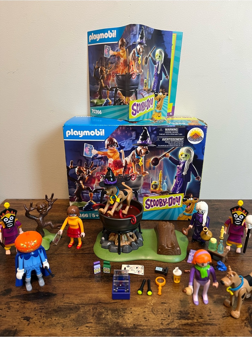 Playmobil Scooby-Doo 70366 Adventure in the Witch's Cauldron Plus More